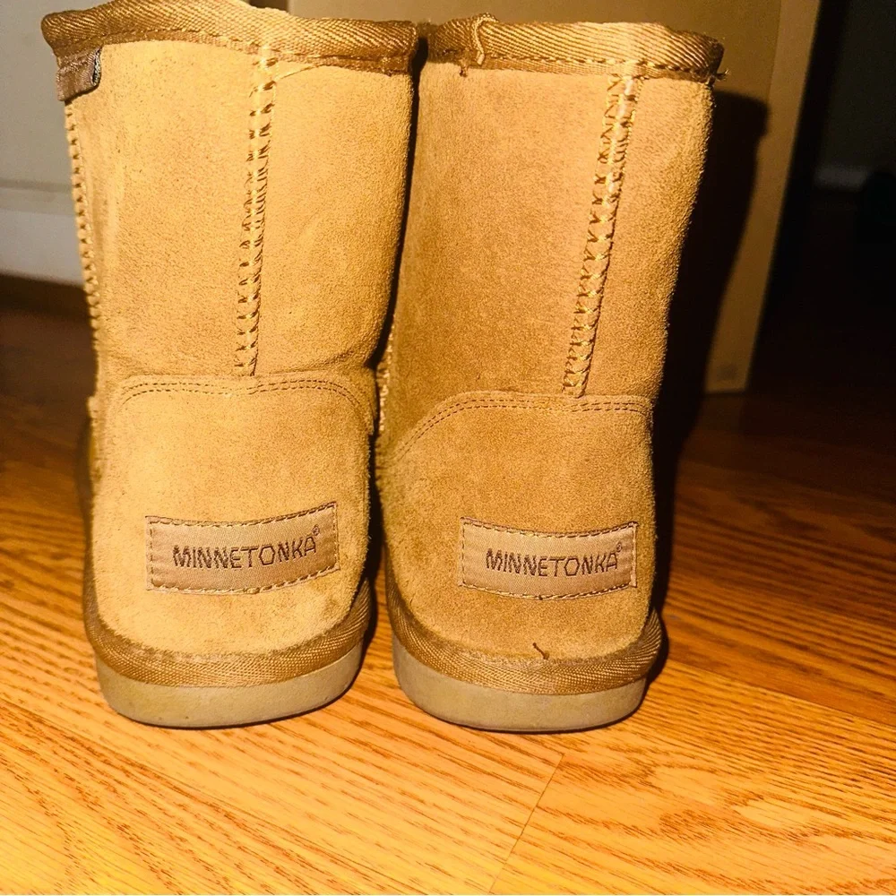 Minnetonka Mini Fur Ankle Winter Boots - Picture 2 of 4
